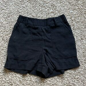 paper bag elastic waist black pocket shorts. Removable tie belt included.